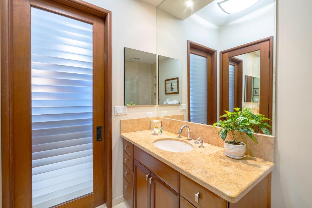 Upscale Penthouse With Ocean Views - Free Parking Apartment Honolulu Ngoại thất bức ảnh
