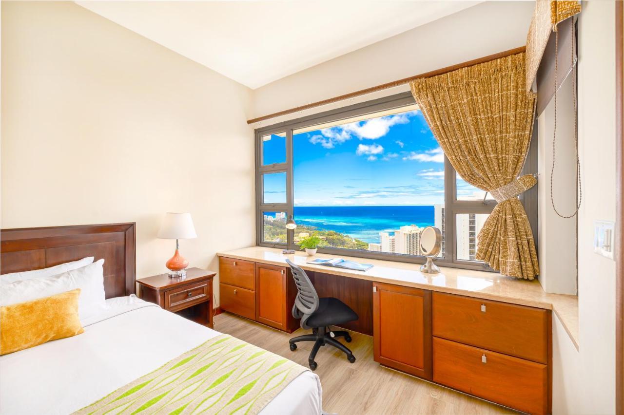 Upscale Penthouse With Ocean Views - Free Parking Apartment Honolulu Ngoại thất bức ảnh
