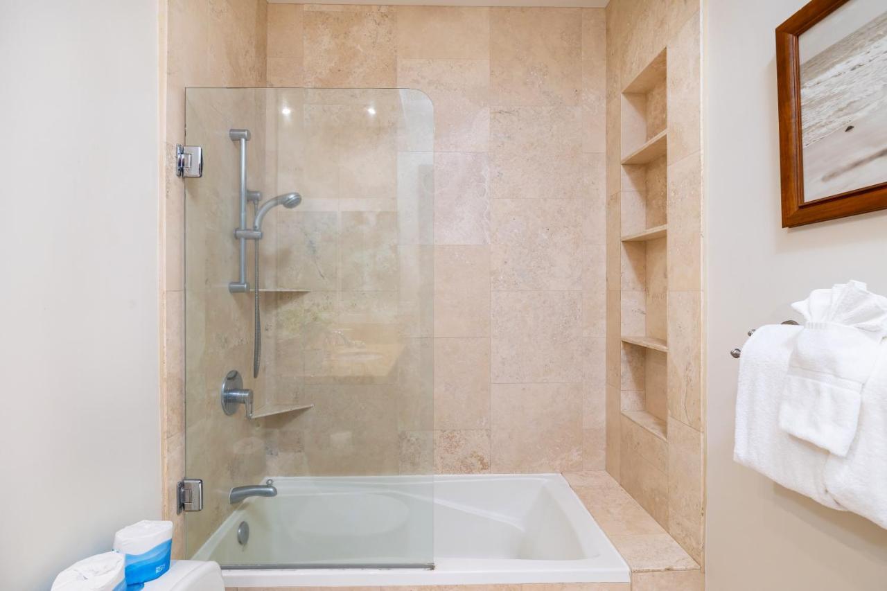 Upscale Penthouse With Ocean Views - Free Parking Apartment Honolulu Ngoại thất bức ảnh