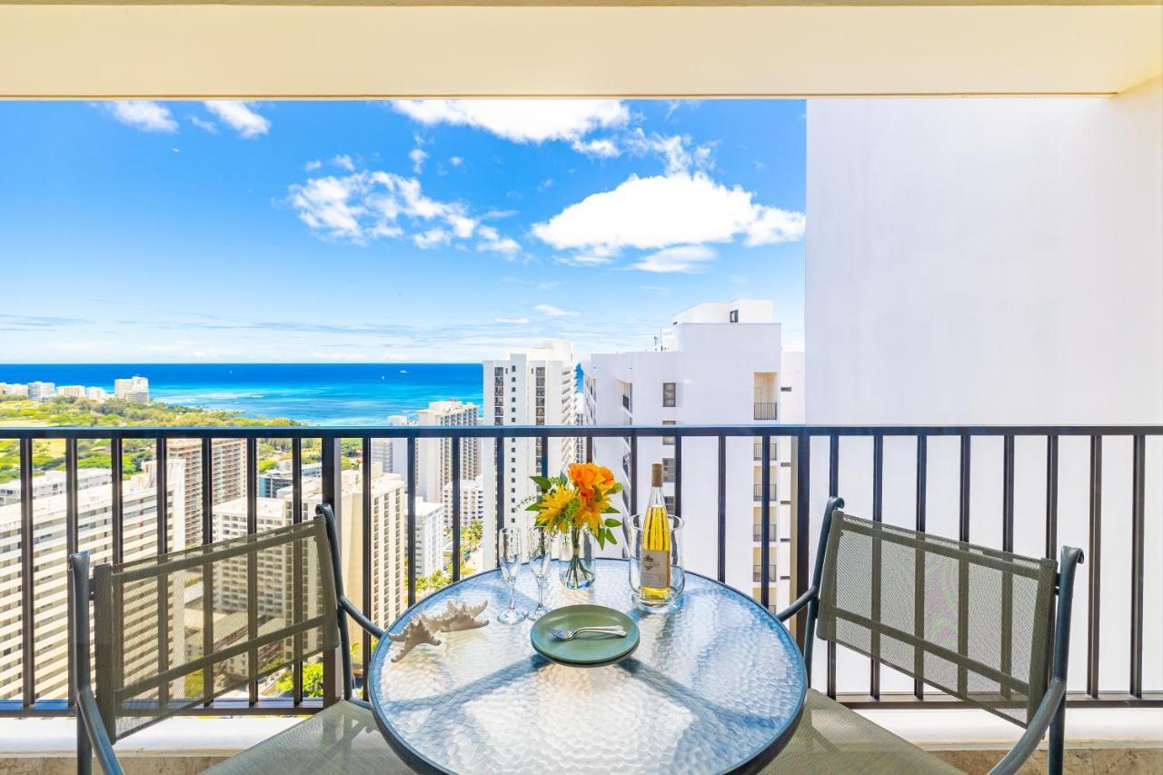 Upscale Penthouse With Ocean Views - Free Parking Apartment Honolulu Ngoại thất bức ảnh