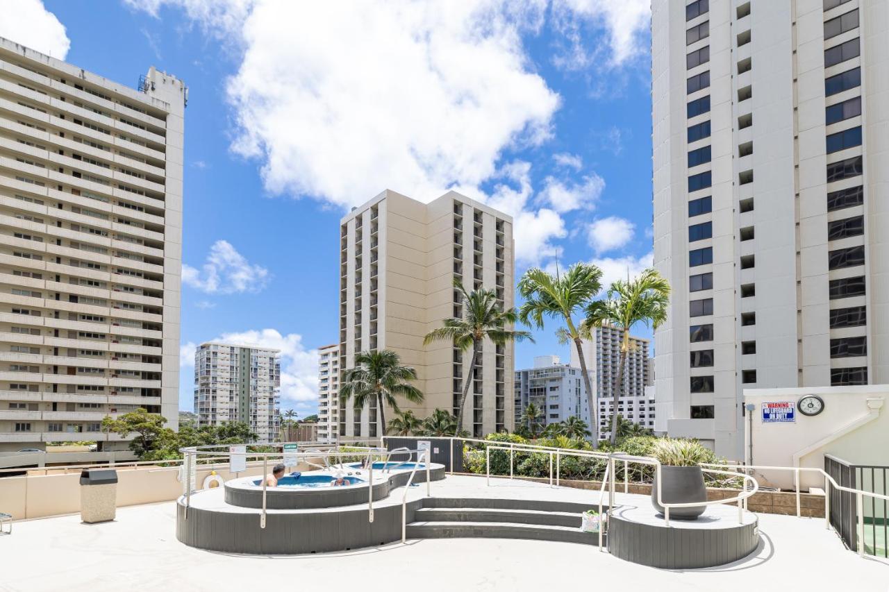 Upscale Penthouse With Ocean Views - Free Parking Apartment Honolulu Ngoại thất bức ảnh