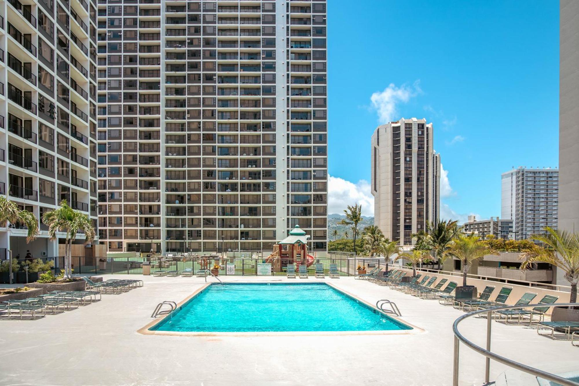 Upscale Penthouse With Ocean Views - Free Parking Apartment Honolulu Ngoại thất bức ảnh