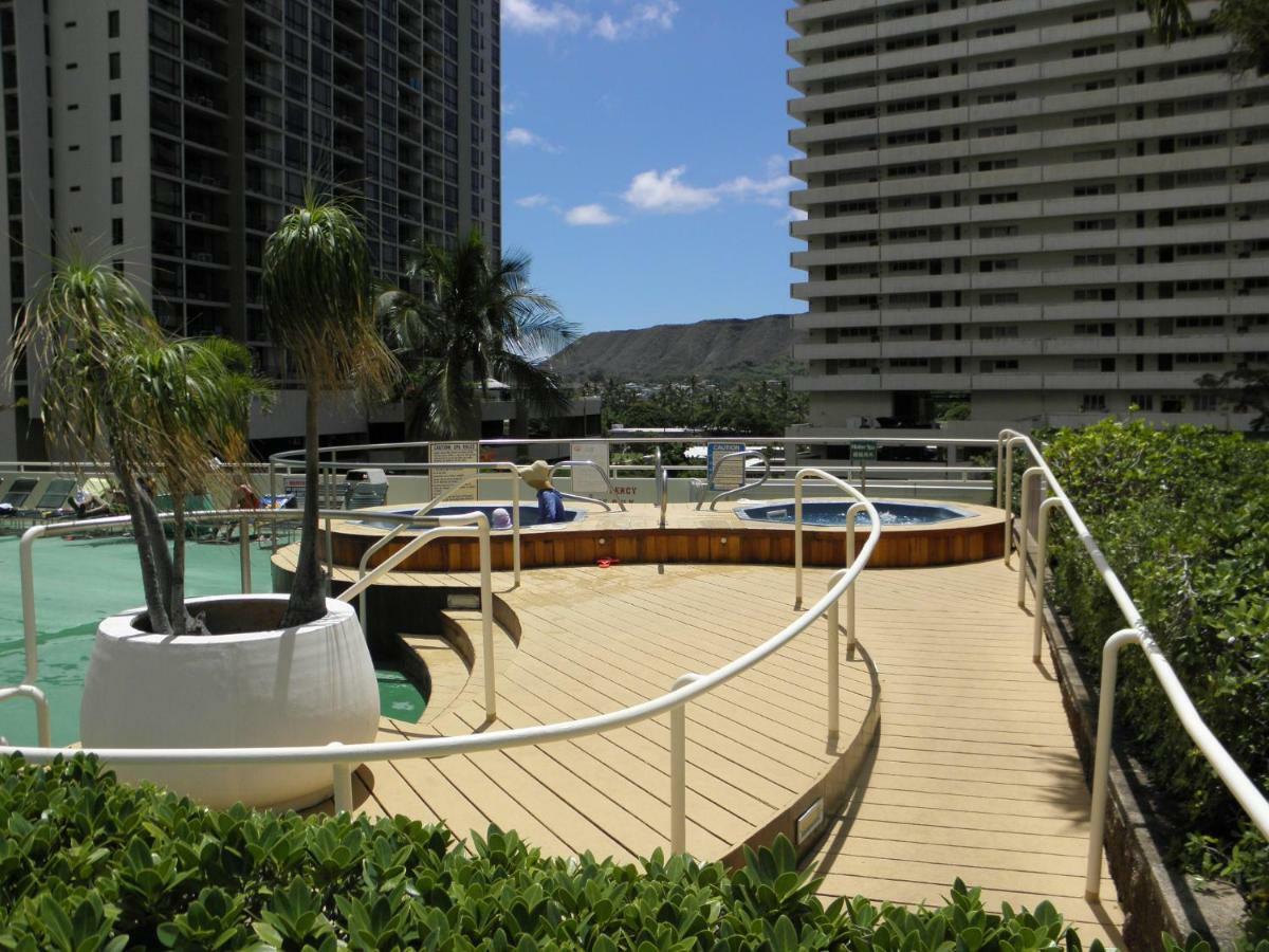 Upscale Penthouse With Ocean Views - Free Parking Apartment Honolulu Ngoại thất bức ảnh