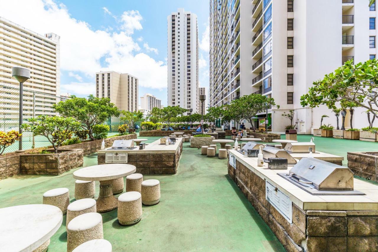 Upscale Penthouse With Ocean Views - Free Parking Apartment Honolulu Ngoại thất bức ảnh